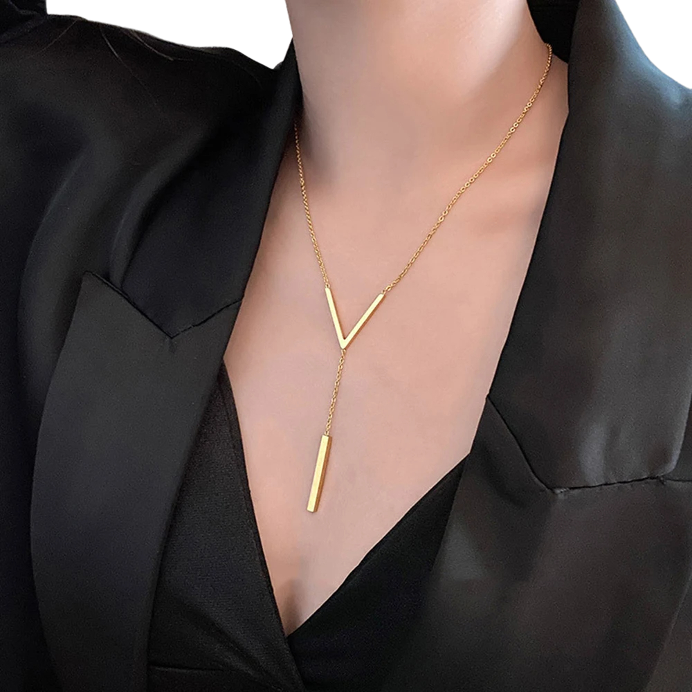 V-Shaped Clavicle Necklace – Elegant Long Golden Pendant for a Chic Look - Univelve