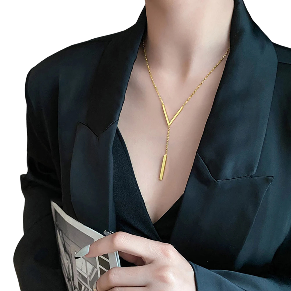 V-Shaped Clavicle Necklace – Elegant Long Golden Pendant for a Chic Look - Univelve