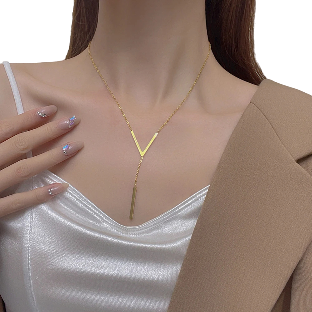 V-Shaped Clavicle Necklace – Elegant Long Golden Pendant for a Chic Look - Univelve
