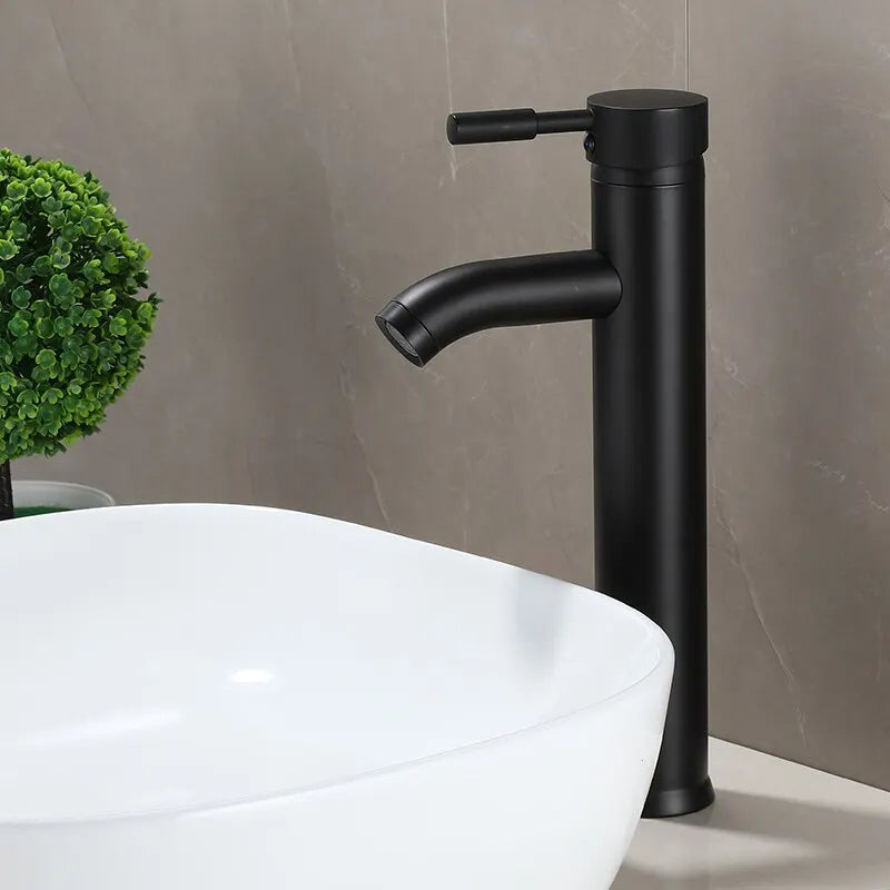 Elegant Matte Black Bathroom Mixer Tap – Modern Design for Contemporary Spaces - Univelve